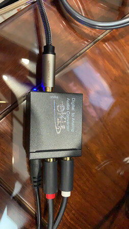 不错吧！电视同轴信号转光纤输入功放，效果清脆。