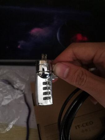 总体来说感觉还可以吧，就是笔记本锁孔放进去和拿出来的时候不是很顺畅，其他的还行，感觉够结实，而且一锁多用。