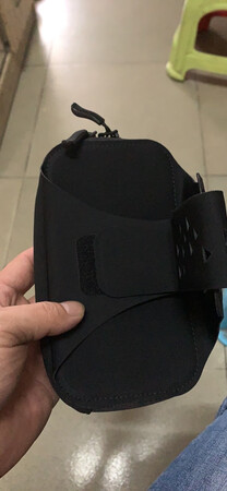 做工质感：还可以
触摸手感：舒服
颜色外观：一般
防摔性：良
适配性：一般
其他特色：无