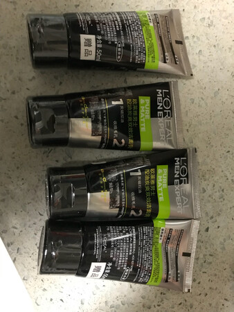 买了两套一套还把赠品字样遮挡一下另外的让人不爽赠品可以~吗？那还是赠品吗？日