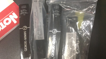 第二次购买了，真假我不评价，因为不是我用。但是购买体验很不舒服。没有包装，就随便拿塑料袋套了。不会再回购！