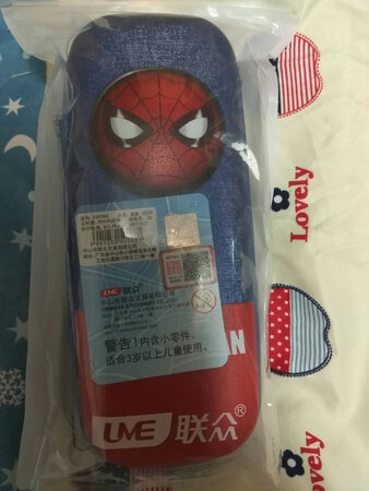 儿子选的一个文具袋。