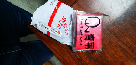 昨天下午下的单，今日上午送达，速度非常不错！商品包装也很好，满满的喜庆色彩！给赞?