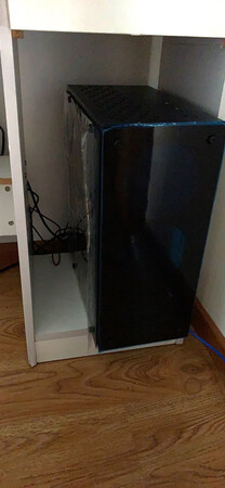 收到货体验之后才来评价的，可以玩绝地求生，画质很好，体验效果不错，值得好评。 还赠送了键鼠 也很好用
