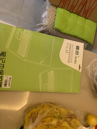 一颗星都不想给，根本不贴合，尤其是摄像头那块，一起翘起！！！太影响美观了！强迫症受不了！