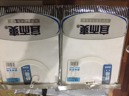 这牌子算是性价比还可以吧，白色看着清爽，全棉的打底穿舒服啦。