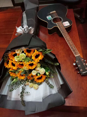 第一次送花给女神的，千言万语不如花香四季