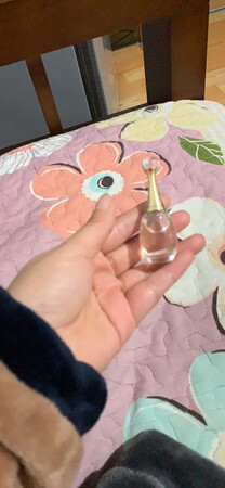 好小一瓶，应该是正品吧，挺好闻