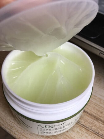 到货了，急忙打开。打开一看和图片一模一样非常喜欢。打开盖子清香味扑鼻而来