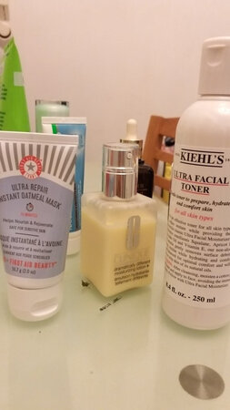使用感受：一直有一股甜糯的麦片味。
适合肤质：所有夫妻
补水效果：水润润的。
贴合效果：涂抹式的面膜当然很贴合。