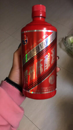 是浓香型白酒，还行吧，价位适中。