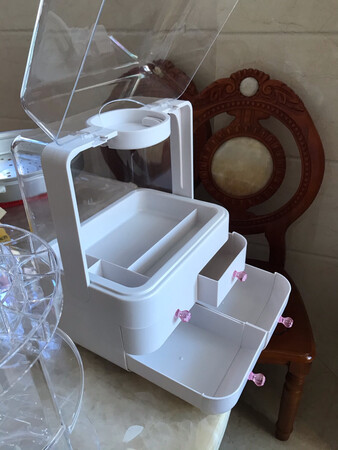 京东快递小哥服务好 速度快。产品包装保护很好。产品和图片描述一样。挺沉的 结实美观。