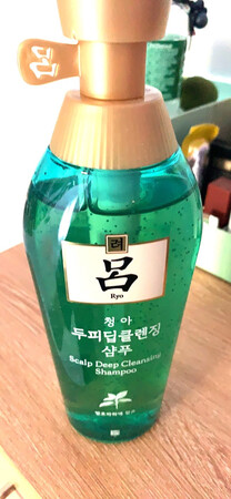 适合发质：中干性
泡沫数量：丰富
产品香味：很好闻 舒服不刺鼻