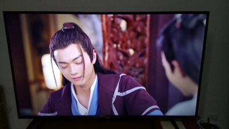 电视够大，看着音效好，送货快，态度好，感谢。