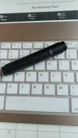在车上用了下 还是比较方便的 蓝牙接收比较灵敏 还有语音提示 就是要充电比较麻烦  大小也可以接受 搞活动凑单入的随便用用也是不错的