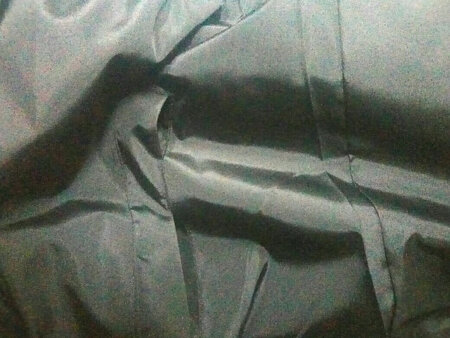 这个兜真的是……我服了，连线都没剪开