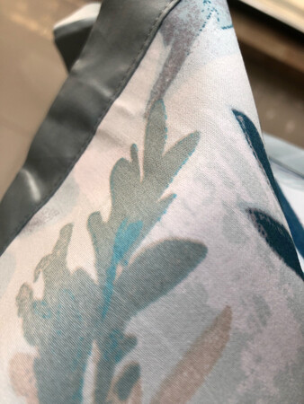外包装有点脏，花色挺好看，料子也有光泽，吊牌看不出是不是长绒棉，60支长绒棉的话促销价是真的划算