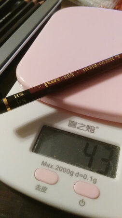 原包装好的，与描述的一样，快递非常好，只是削笔有点毛，重量轻。总体可以。