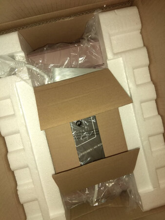 朋友结婚，我送的礼物都是aca的面包机，实用又精致。很喜欢这个颜色