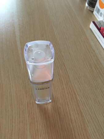 我是油皮，朋友推荐的，确实好用，抹上以后不油光