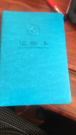产品质感：好
厚薄程度：正好
尺寸大小：符合我的要求
产品设计：精美
