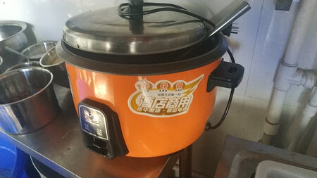外形外观：外观大气，用着不错，设计新颖。棒棒哒
内胆容量：容积很大，完全够用。我开饭店，足够用的，
操作难易：操作简单，容易上手。
功能配置：功能齐全，完全够用，赞赞赞赞赞赞。
下次还会来的哟，老板很热情