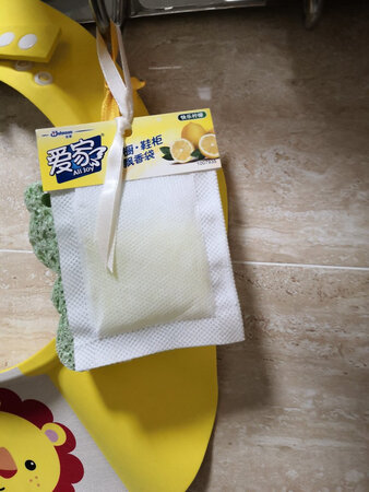收到快递迫不及待打开放在了卫生间，效果非常好，瞬间遮住了异味。