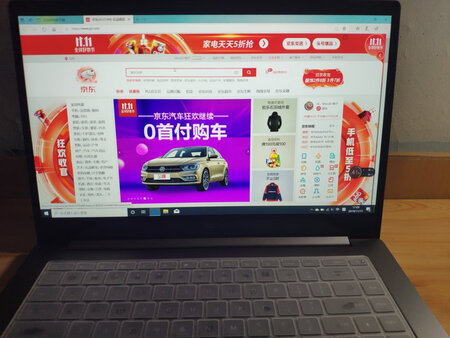 运行速度：还可以
屏幕效果：好
外形外观：特好看
轻薄程度：适中