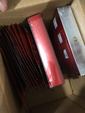 产品质感：很好?
使用感受：良好
适合肤质：任何肤质
补水效果：好
贴合效果：好