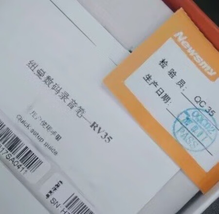 现在手头上有一个新的任务，就是要去做个访谈，之前一直都是用手机来做录音记录，要转出来成文档非常不方便，所以开始寻找专业的录音笔来完成这个任务。开始看了其他的大牌子，价格真的觉得有点离谱了，还是转看国内的牌子，价格实惠，功能也实用，方便操作。