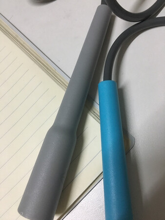 重量、材质、做工、颜值、耐磨性能都很好....... 推荐。另外长度偏长了，自己动手裁切了一截！很喜欢