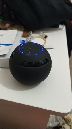 外形外观：小巧可爱
做工质感：做工好，质量不错
音质音效：满意，很喜欢
安装难易：开机就自动搜索蓝牙设备，不错