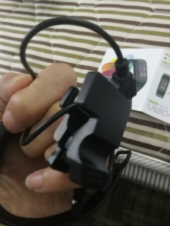 质量很好，真的很不错，跟图片上一样一样的，包装也非常好，戴着手上很舒服