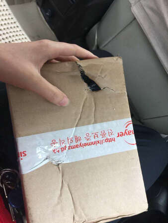 包装打开过。外包装也有个洞。客服说半天没人理。人工找不到。极度不满意的一次购物体验。东西直接丢了不敢用。感觉被换过。对京东购物极度失望