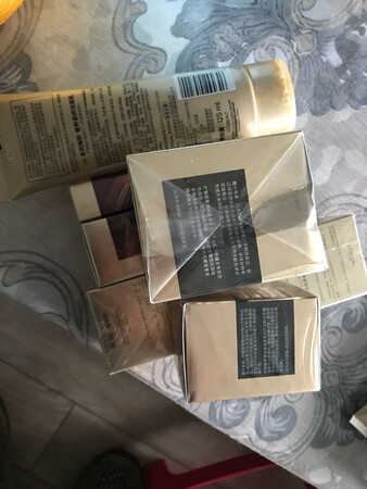包装都变形了，看起不是很舒服