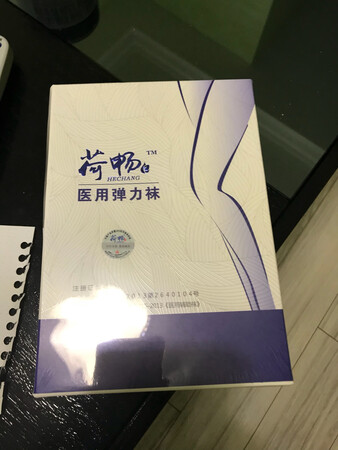 物流迅速，不會延遲。顏色有點厚。穿上去再看，反而不錯看。