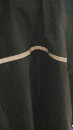 衣服比较软。有轻微味道，感觉值得这个价格