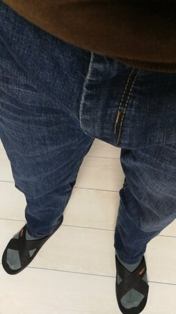 这个衣服真不错，虽然很薄，但是非常贴身，嗯泡的毛裤里面穿非常舒服，号码准确，送货也很快