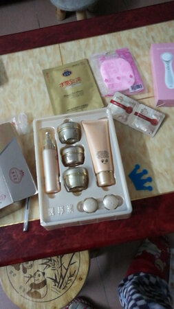 宝贝收到了，看着还不错，希望效果也好吧，谢谢店家送的小礼品，期待效果，用后在评，先好评吧