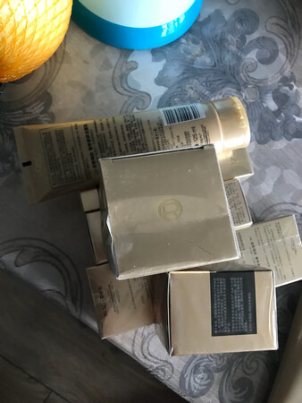 包装都变形了，看起不是很舒服