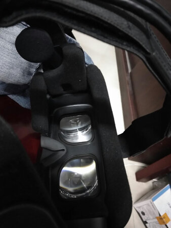 体验使用了两个月了，东西第一感觉还不错，第一次用要更新显卡驱动，有些游戏体验起来控制器感觉兼容性不是很好，操作不了。显示器的分辨率还是不高，颗粒感还是比较强，感觉当前VR技术还是有点不够成熟，对于想愉快的玩耍的小伙伴并不推荐购入