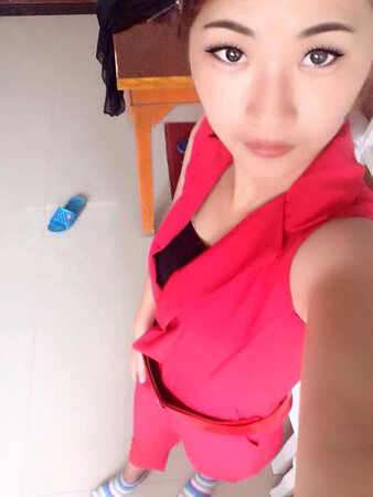 还可以。肚子那边的扣子设计的不是很好其它还行吧。