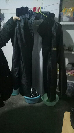 雨衣不错 没想到今天刚到就用上了
