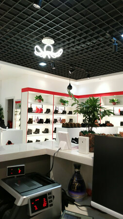 音响很不错，装在店里很高大上，好多顾客都说好看，很不错，声音也挺好的，主要是颜值高啊，哈哈哈