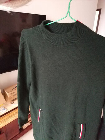 嗯布料柔软舒适还比较满意，只是比较修身贴身，不建议虎背熊腰的女孩子买哦！！！！！！