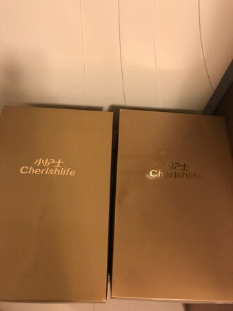 纯棉质地，宽松版型，穿着舒适，卡其色和紫色颜色也好看，妈妈爸爸非常喜欢，这次促销活动有力度，京东快递速度快妥妥的，真的非常满意，强烈推荐！