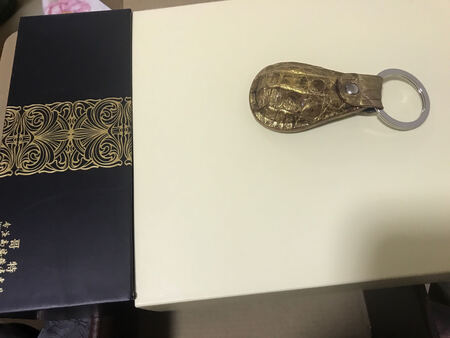 和图片一样，是真鳄鱼皮，有需要下次还来