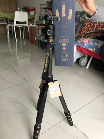 质量很好，很轻，支撑力强，可以直接放背包里，拍照携带方便！好评！