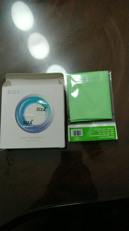 镜片很脏。
