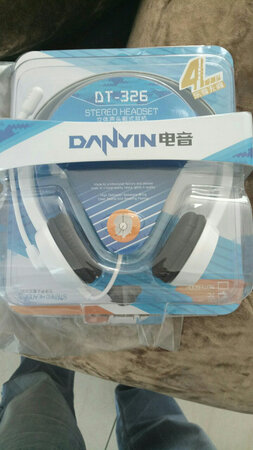 声音清晰，低音丰富，音大小可控，价低货值美观，愉快购物。